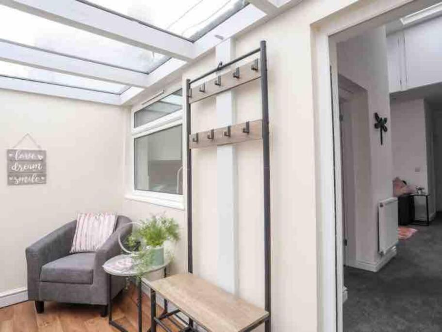Beeches Bach, 1 Bedroom Cottage With Hot Tub Prestatyn Ngoại thất bức ảnh